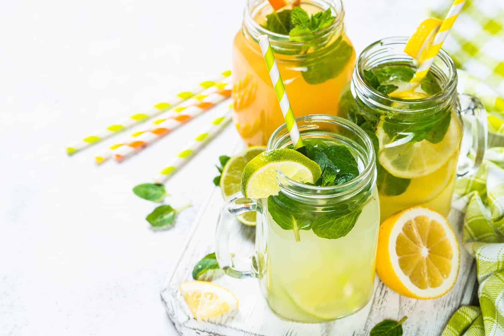 Lemonade mojito in mason jars